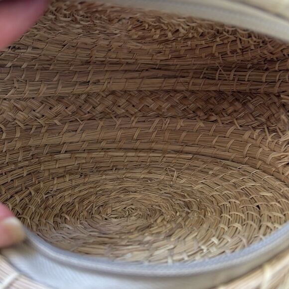 Straw woven bag with fringe and butterfly - Picture 5 of 5